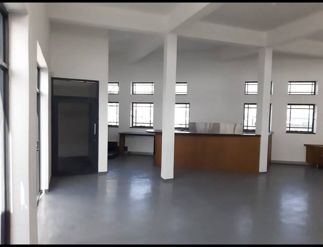 180M² BUSINESS TO LET IN WOODSTOCK